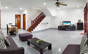 Victoria Homestay Sibu - Next To Shopping Complex & Large Car Park Area With Autogate